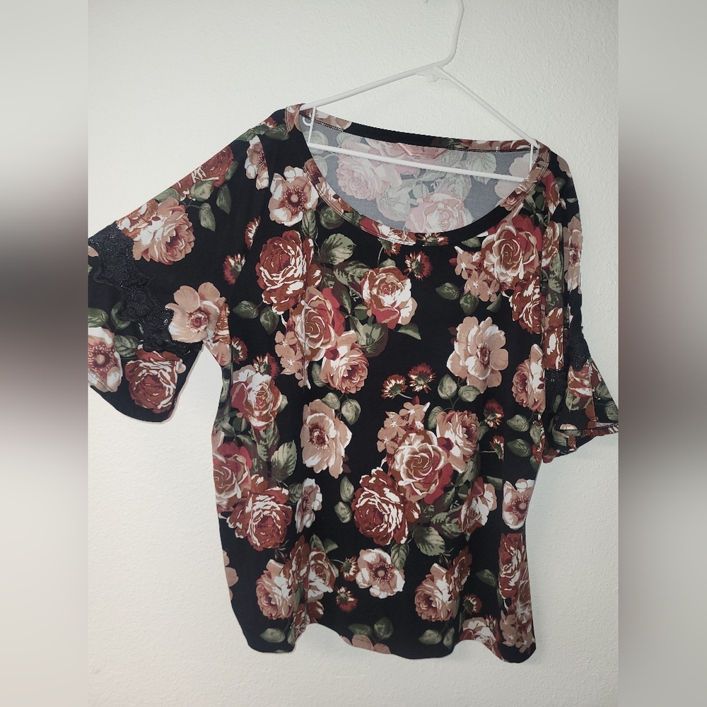 SJS Black and Pink Floral Short Sleeve Top